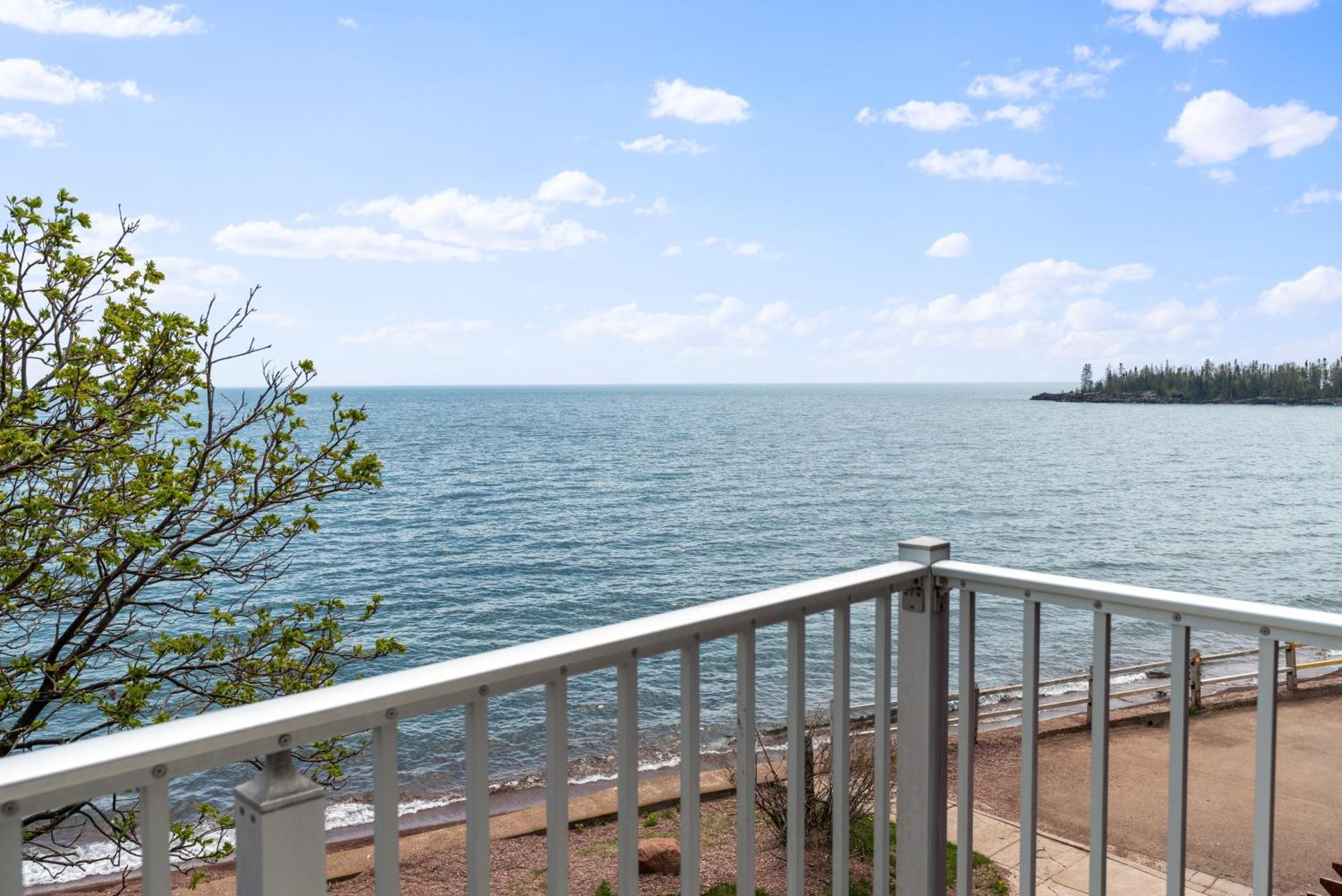 East Bay Suites Гран Маре Екстериор снимка