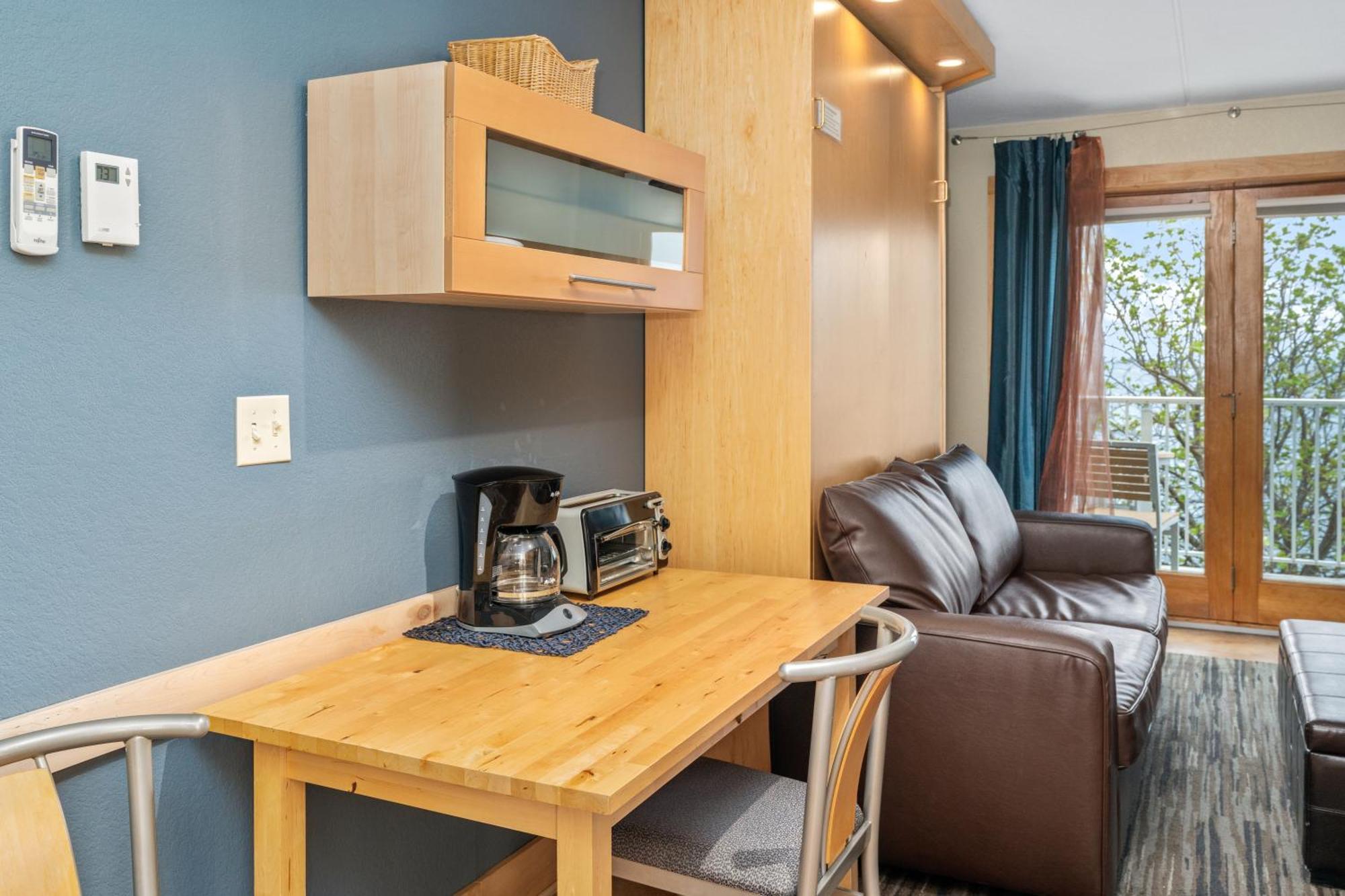 East Bay Suites Гран Маре Екстериор снимка